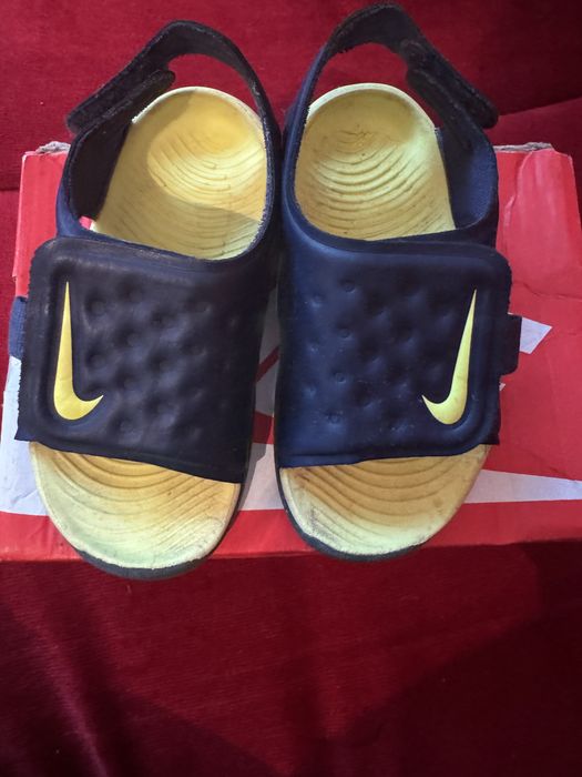 Детски дрехи 9-12м и обувки 25н