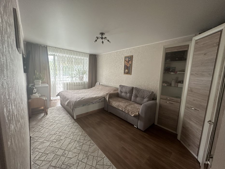 Продам  двух комнатную квартиру.