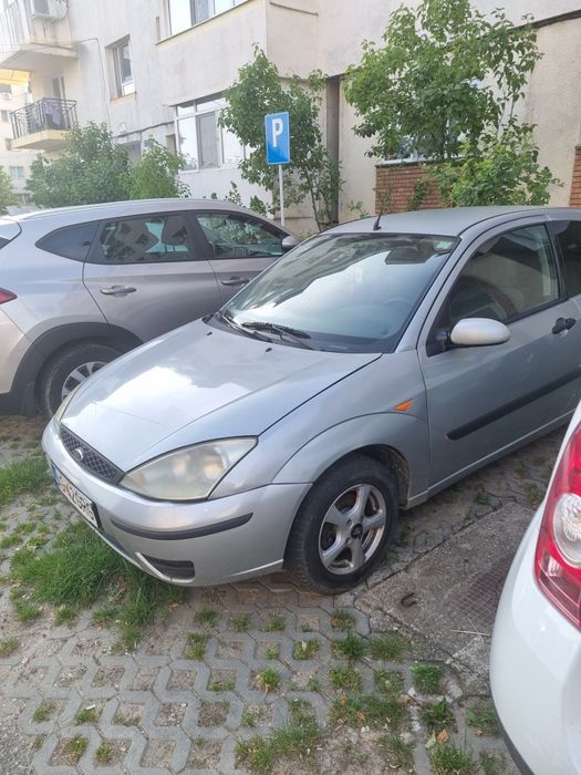 Ford Focus 1.6 hatchback Gpl 4.990 lei