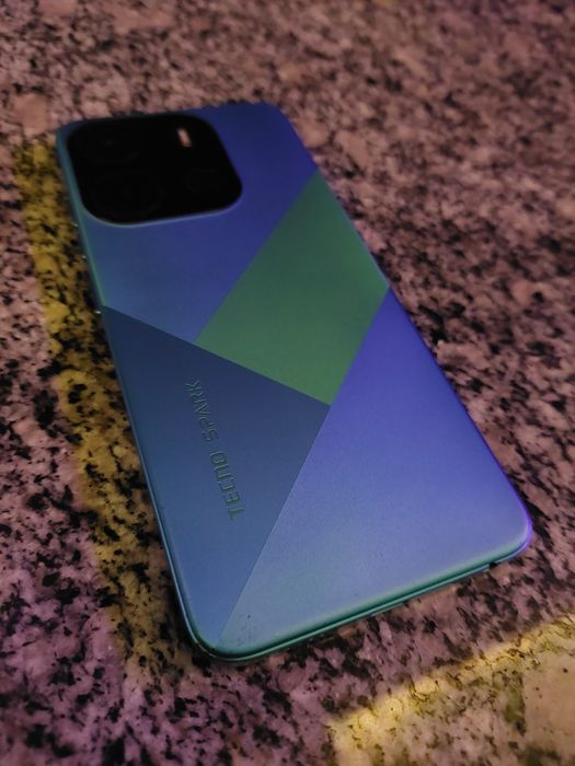 Vând telefon tecno spark un telefon foarte bun și aspect frumos