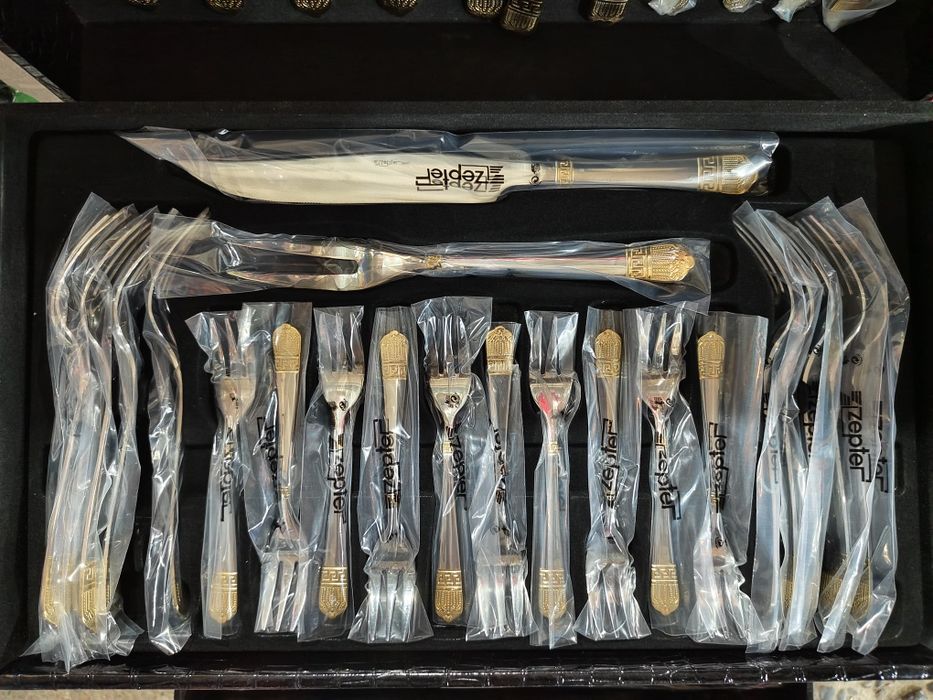 Набор столовых приборов в чемодане цептер