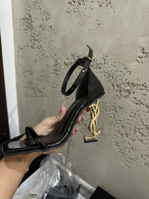 Дамски рокли и обувки на 46 евро