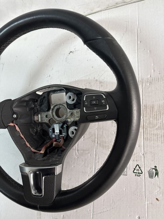 Volan din piele cu comenzi gama Volkswagen