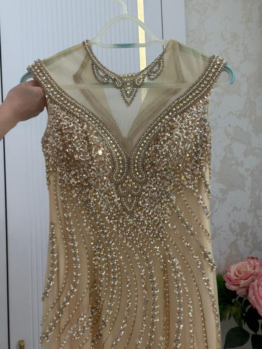 Вечерние платья