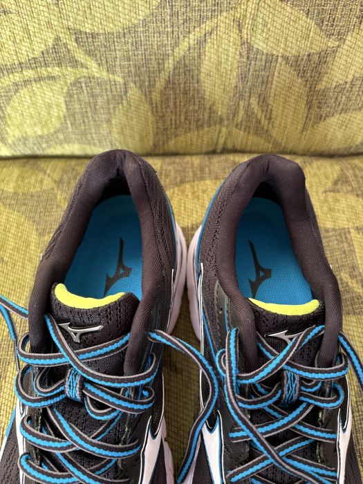 Маратонки Brooks и Mezuno