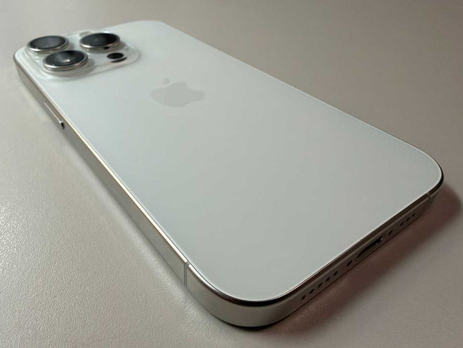  Apple / iPhone 15 Pro 128 Gb / White Titanium