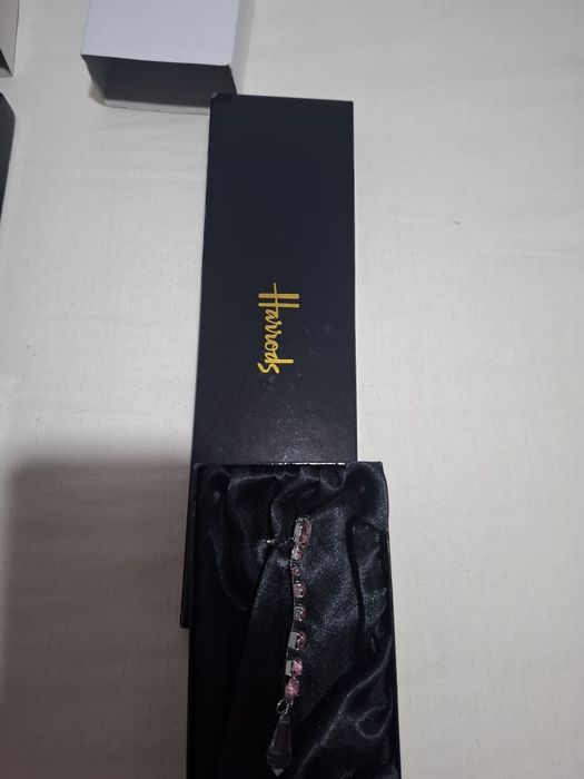 Луксозен комплект бижута Harrods (Колие и обеци/аксесоари) с розови кристали и оригинална кутия