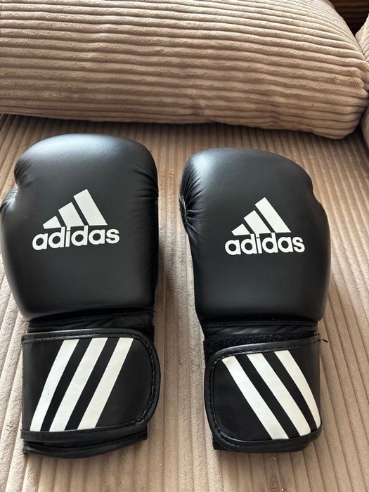 Set complet Adidas Box – NOU – mănuși, protecții tibie, feșe și protecție dentară