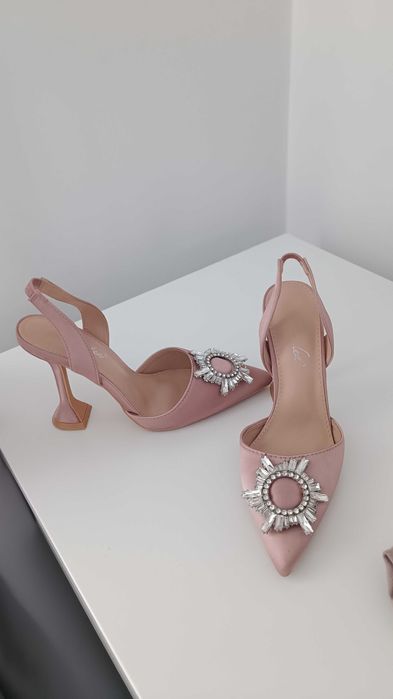 Пролетни елегантни обувки на ток