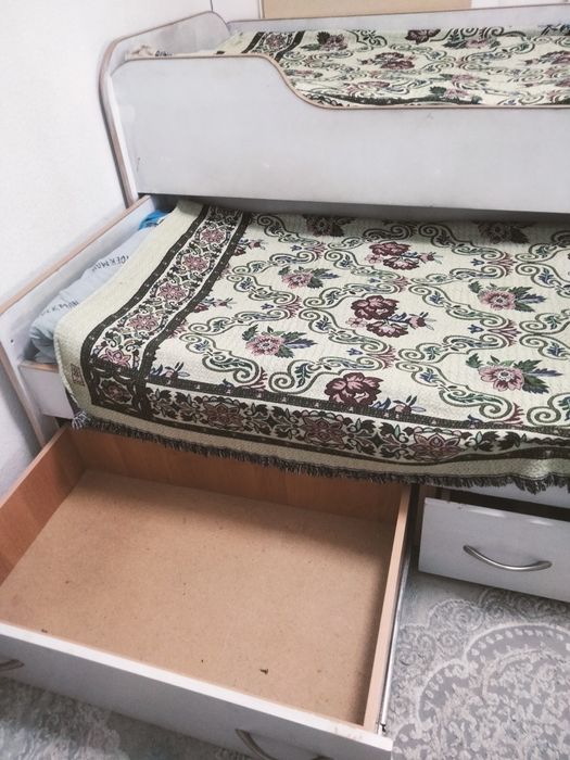 Двухъярусная кровать