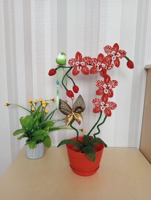 Белоснежная береза из бисера.