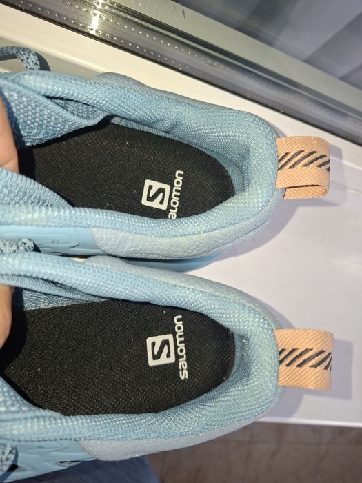 Vând pantofi sport Salomon  nr 42
