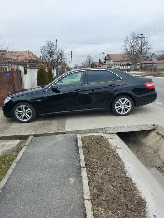 Vând Mercedes w212 an 2010 motor 2,2 preț 6500 euro sau la schimb 7000