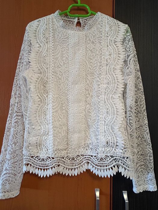 Bluză din dantelă…………..
