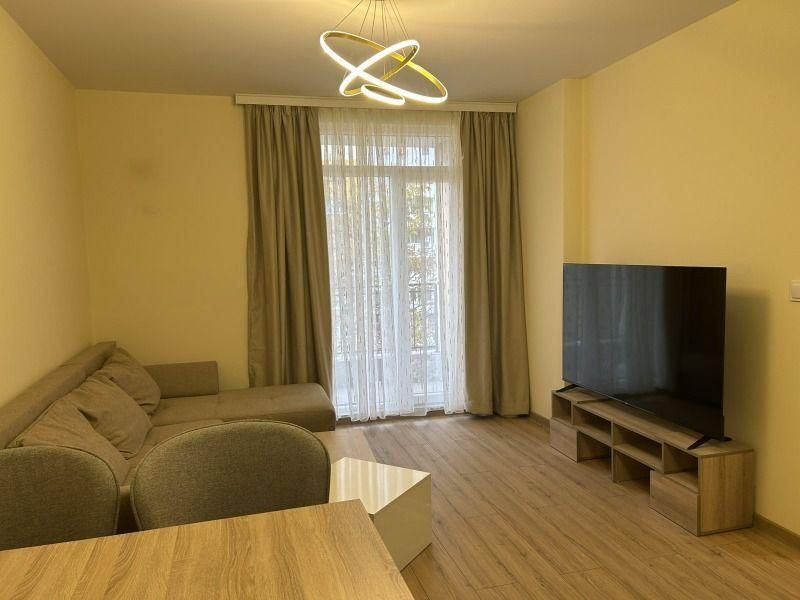 Дава се под наем Тристаен апартамент в София, Надежда 2 - 89 кв.м за 812.94 € - Снимка #1