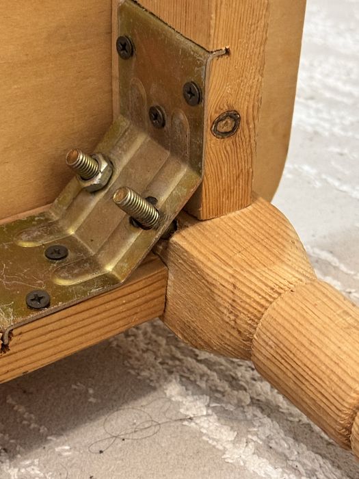 Стол продаю.