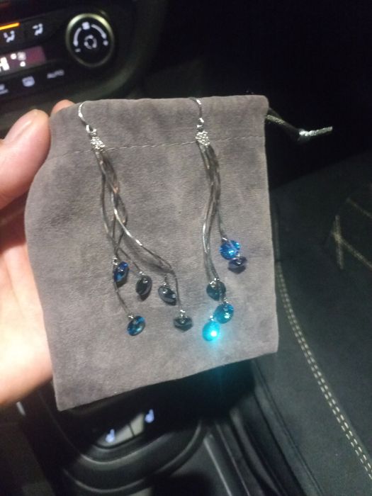 Күміс сырға сатылады