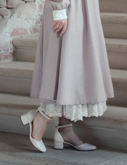 Pantofi bej / crem cu toc mic Deichman