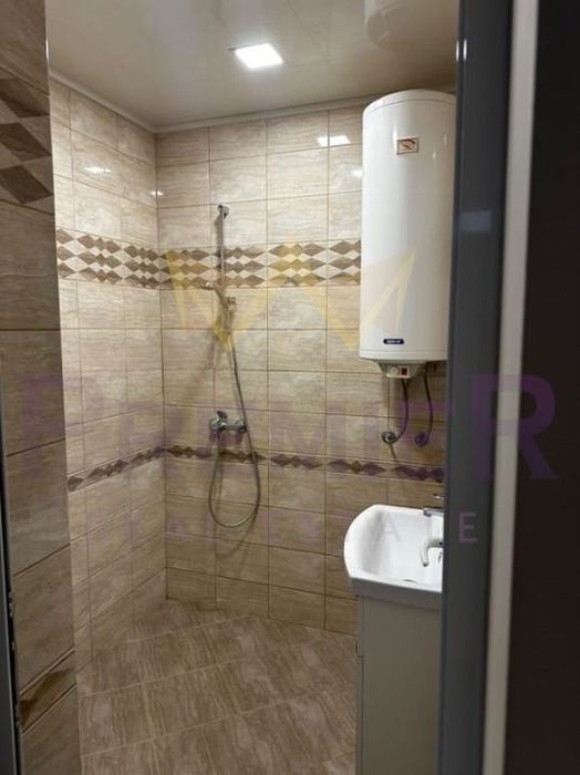 Дава се под наем Тристаен апартамент в Варна, ЖП Гара - 100 кв.м за 750 € - Снимка #5