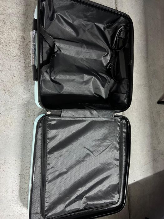 Чемодан новый для поездок