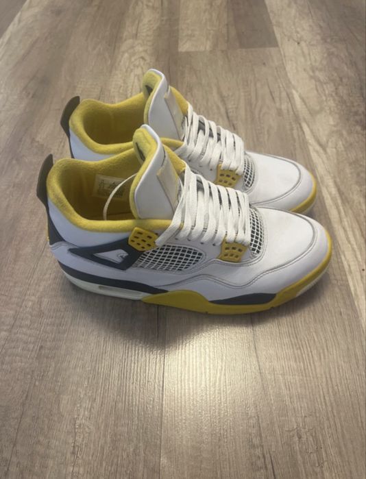 Jordan 4 vivid sulfur