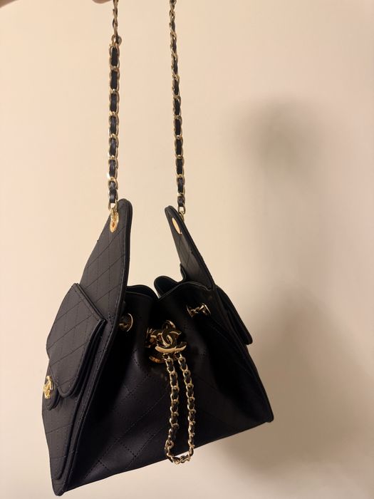 Geanta Chanel negru cu auriu