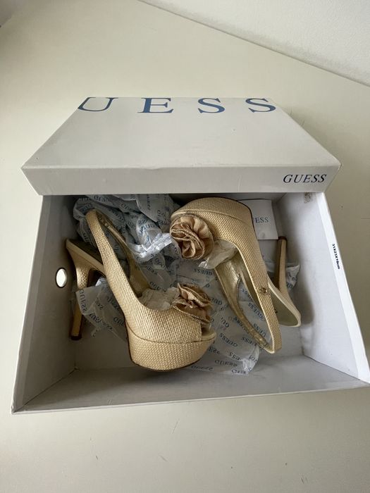 Pantofi tocuri Guess