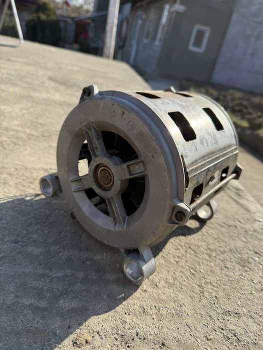 Електро мотор за пералня индезит