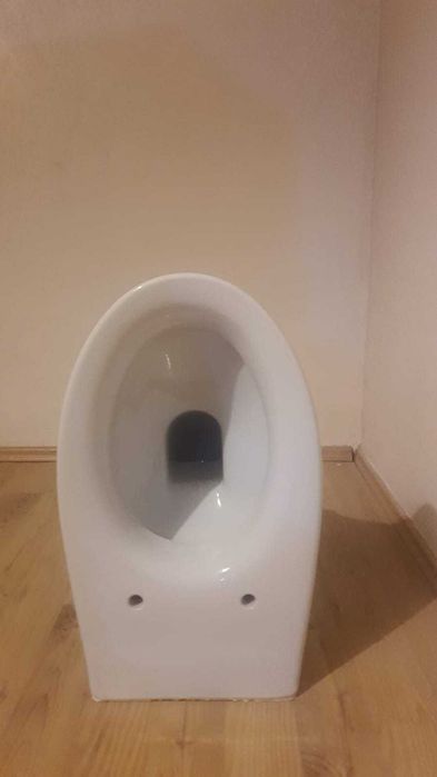 Wc suspendat nou