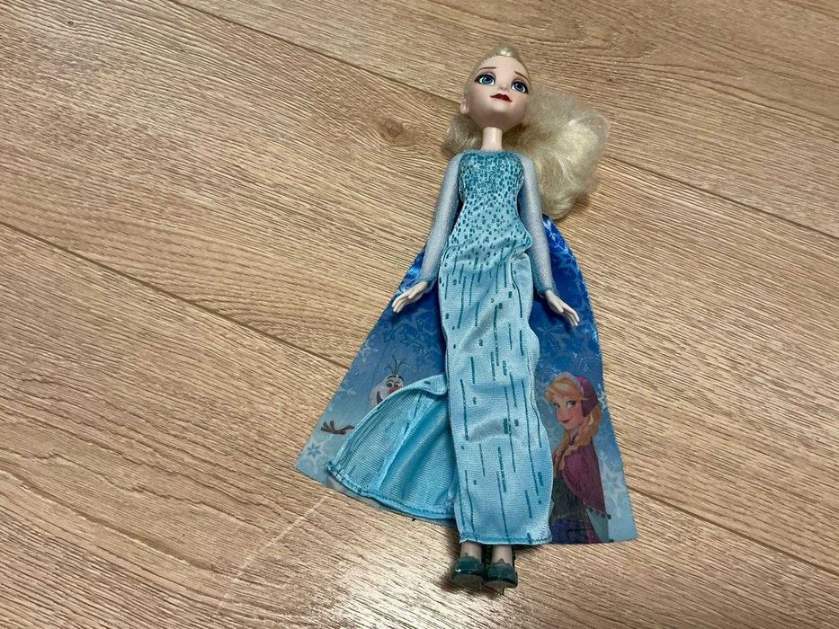Păpuși Barbie și figurine de ponei de vânzare!