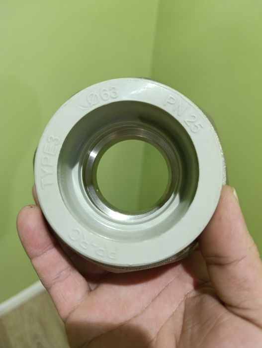 Продам фитинг американку.