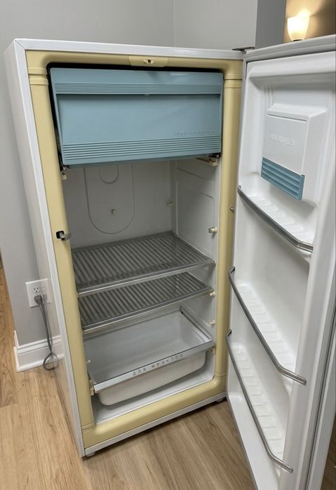 Продам холодильник