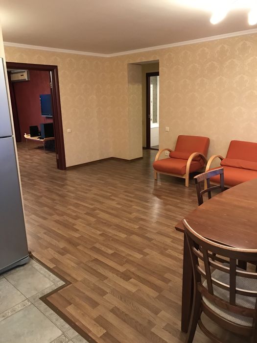 Продам 5- комнатную квартиру.