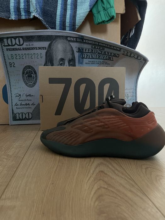 yezzy 700v3 cooper fade marimea 43 originali