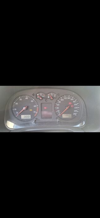 Dezmembrez golf 4 1.6 benzină.  Toate piesele disponibile