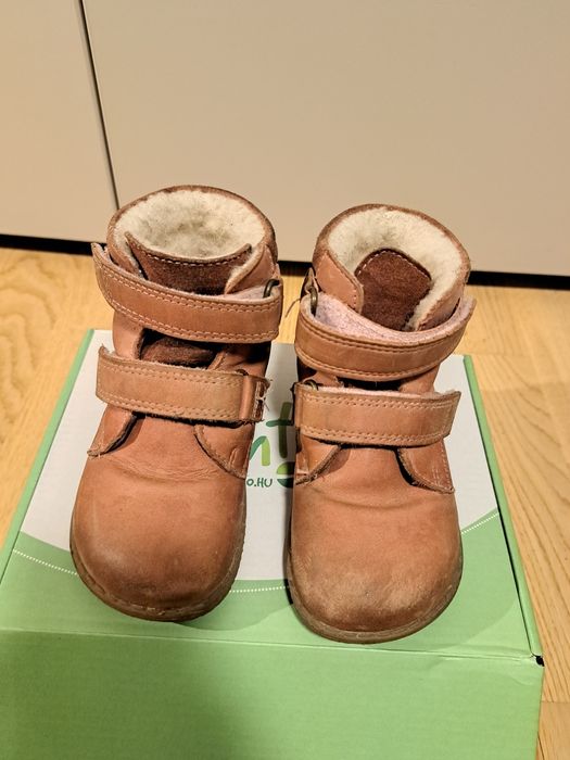 Ghete imblanite Bundgaard crem marimea 25 piele 30 lei