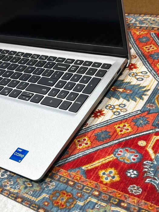 Dell inspiron 15 i5-1235U DDR4 8GB SSD 256GB Display 15'6 FHD