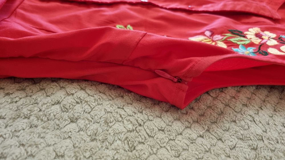 Vând rochie de vară-model brodat