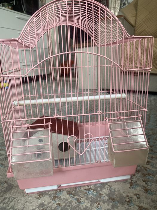 Продам клетку для попугая .