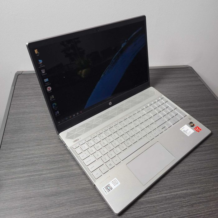 HP Pavilion  15 Ryzen 3 SSD 256/8 GB