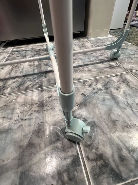 Uscator de rufe verticabil  pliabil si cu roti