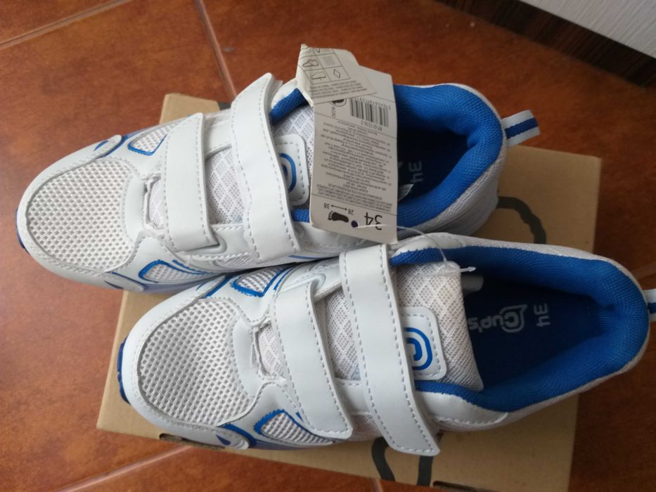 Adidași noi nr. 34, V6