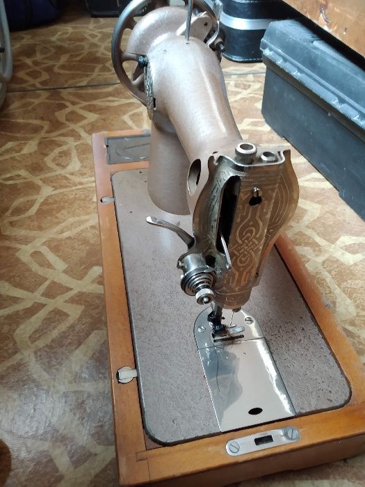 Функционираща • Ръчна шевна машина Калинина