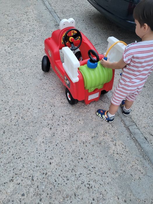 Little tikes masina de pompieri cu furtun de stropit