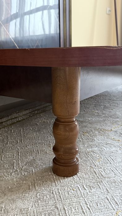 Деревянный стол большой