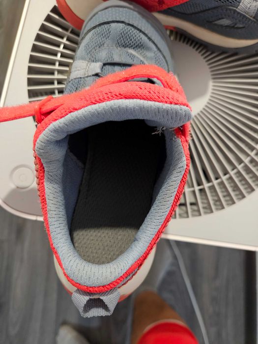 Ghete fete drumetie munte Quechua marimea 28, stare foarte buna