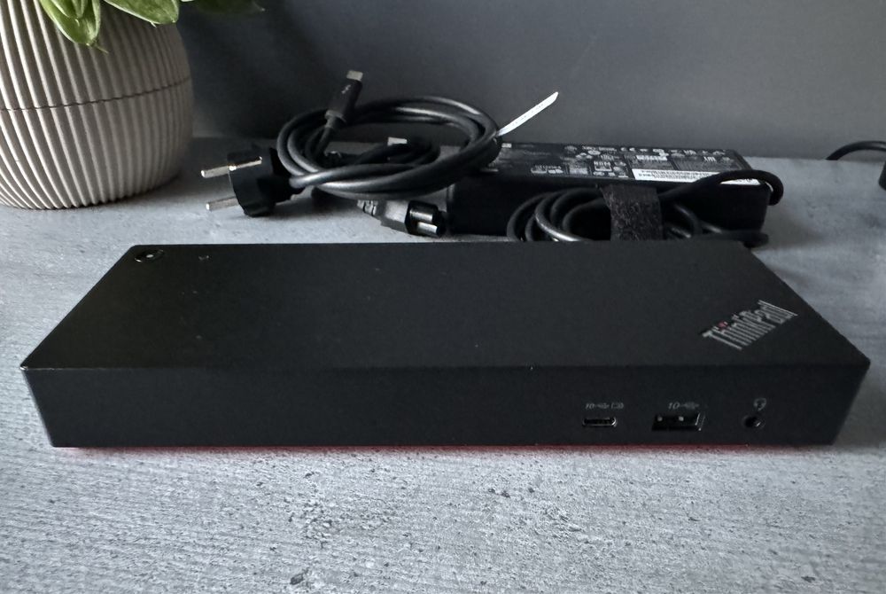 Dock Lenovo ThinkPad Thunderbolt 4 + incarcator 135W