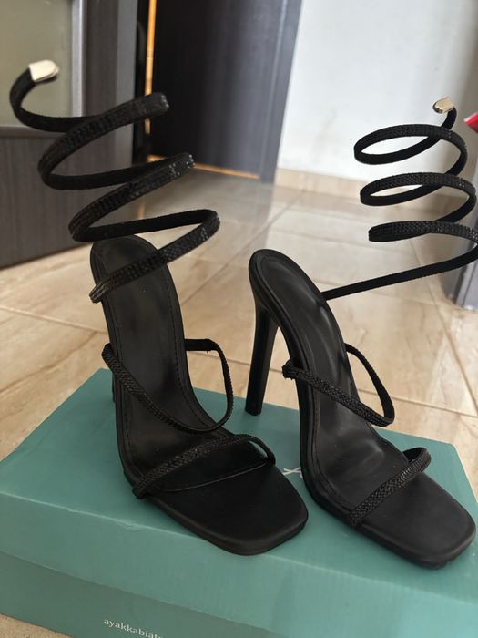 Sandale cu toc , noi , doar probati