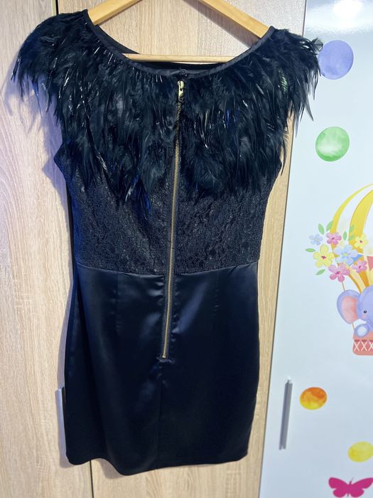 Официална рокля с пера