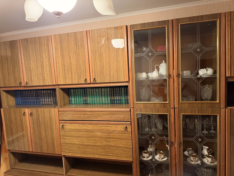 Стенка вместительная, сотояние хорошее!